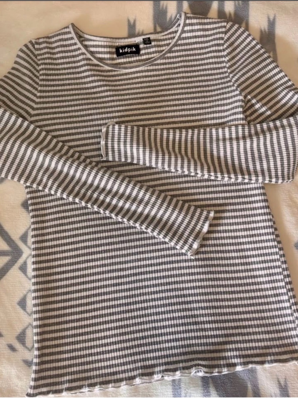 kidpik Ribbed Striped Long Sleeve Top in White and Gray